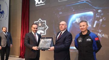 Sanayi ve Teknoloji Bakanı Mehmet Fatih Kacır ve Türkiye Milli Uzay Programı Kapsamında Uzaya gönderilen ilk Türk Astronot Alper Gezeravcı DEÜ'lü Gençlerle Bir Araya Geldi