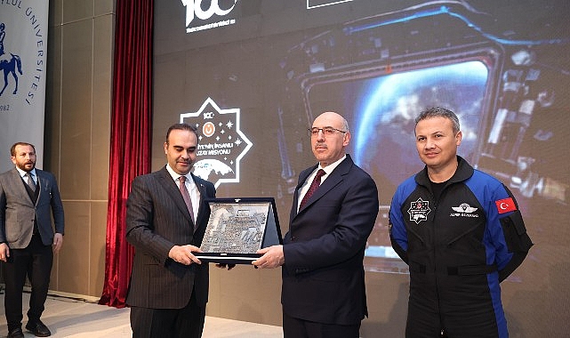 Sanayi ve Teknoloji Bakanı Mehmet Fatih Kacır ve Türkiye Milli Uzay Programı Kapsamında Uzaya gönderilen ilk Türk Astronot Alper Gezeravcı DEÜ'lü Gençlerle Bir Araya Geldi