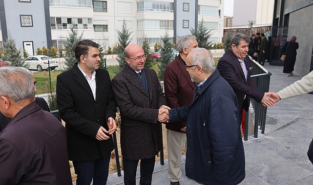 Selçuklu Belediye Başkanı Ahmet Pekyatırmacı, Cuma Buluşmaları kapsamında Selçuk Mahallesi'nde vatandaşlarla bir araya geldi
