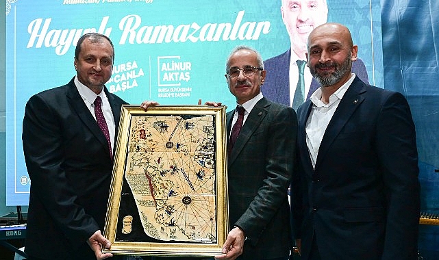 Ulaştırma ve Altyapı Bakanı Abdulkadir Uraloğlu açılış ve iftar programları vesilesiyle geldiği İznik'te yeni müjdeler verdi.