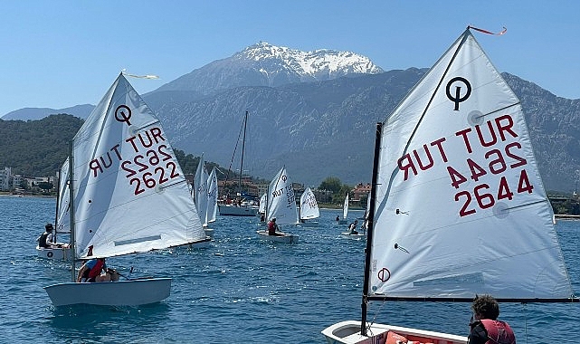 Yat ve yelken sporu Kemer'de gelişiyor