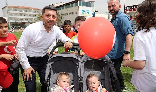 23 Nisan Ulusal Egemenlik ve Çocuk Bayramı, tüm yurtta olduğu gibi Nevşehir'de de coşkuyla kutlandı. Törene Nevşehir Belediye Başkanı Rasim Arı'da katıldı