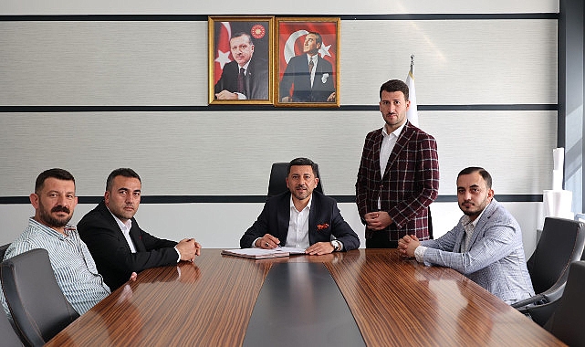 31 Mart Mahalli İdareler Seçimlerinin ardından mazbatasını alarak görevine başlayan Rasim Arı, Nevşehir Belediye Başkanı olarak ilk imzasını attı