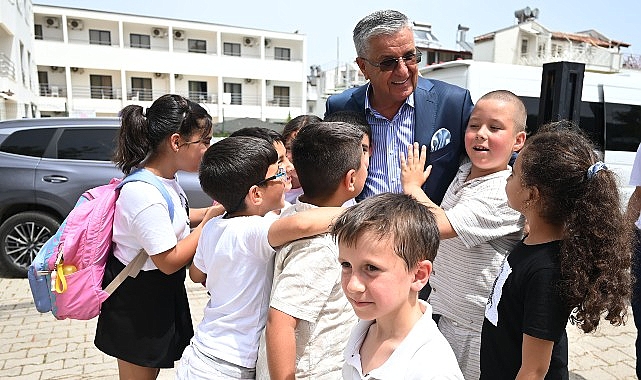 Başkan Topaloğlu, Merkez İlkokulu'nda kermese katıldı