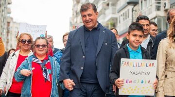 Başkan Tugay 2. İzmir Otizm Yürüyüşü'ne katıldı “Çocuklarımızı kent yaşamı içinde görmek istiyoruz"