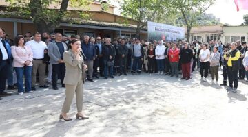 Efes Selçuk Belediye Başkanı Filiz Ceritoğlu Sengel, Ramazan Bayramı dolayısıyla belediye emekçileri ile bayramlaştı