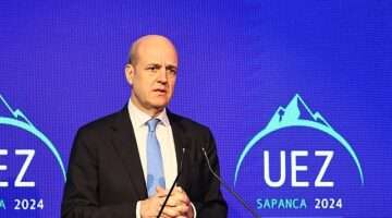 Eski İsveç Başbakanı Reinfeldt: “Küresel Yönetişime İhtiyacımız Var"