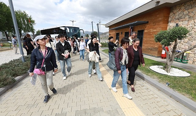 Güney Kore'nin Sancheong-Gun kentinin belediye çalışanları Efes Tarlası Yaşam Köyü'nü ziyaret etti