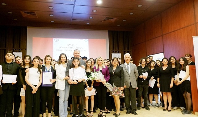 İzmir Ümran Baradan Güzel Sanatlar Lisesi öğrencilerinden “Solo Konser"