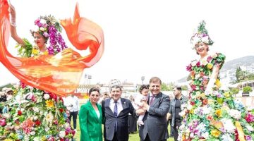 İzmir'in geleneksel festivaliyle Bayındır'da yine çiçekler açtı  “Bize üretmek yakışıyor"