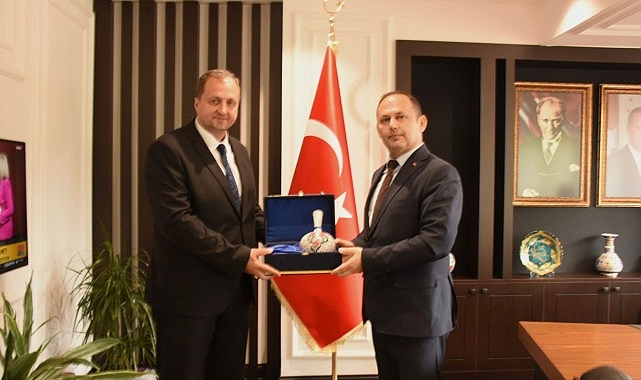 İznik Belediye Başkanı Kağan Mehmet Usta il genelindeki resmi kurumlara ziyaret gerçekleştirdi.