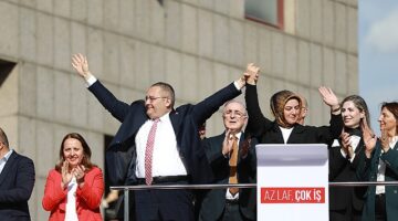 Keçiören Belediye Başkanı Dr. Mesut Özarslan, Yüksek Seçim Kurulu Ankara İl ve Merkez İlçe Seçim Kurulu'ndan mazbatasını aldı