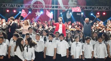 Kemer'in çocuklarından Cumhuriyet ve Atatürk'e vefa konseri