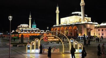 Konya Büyükşehir'in Işıklı TAG'ları Şehrin Ramazan Coşkusuna Katkı Yapıyor
