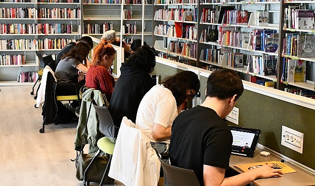 Lüleburgaz Belediyesi'nin Halide Edip Adıvar Kütüphanesi'ne yoğun ilgi