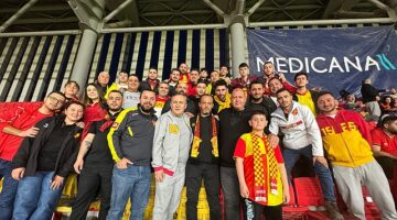 Menderes Belediye Başkanı İlkay Çiçek, Erzurum karşılaşmasında Göztepe'yi yalnız bırakmadı, maçı taraftarlarla birlikte izledi