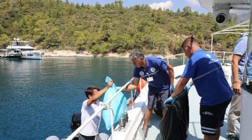 Muğla Büyükşehir Belediyesi yaz sezonunda artan deniz trafiği nedeniyle ortaya çıkabilecek kirliliği önlemek için 8 atık alım teknesi ile turizm sezonuna hazır