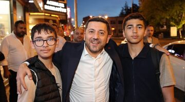 Nevşehir Belediye Başkanı Rasim Arı, akşam saatlerinde esnaf ziyaretlerinde bulundu