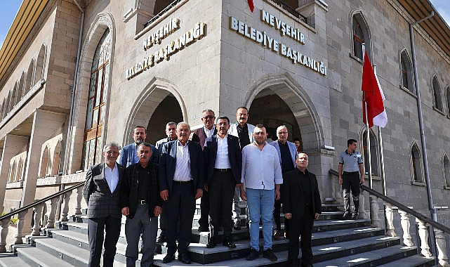 Nevşehir Belediye Başkanı Rasim Arı, Nevşehir Esnaf ve Sanatkarlar Odaları Birliği Başkanı Mehmet Pınarbaşı ve ile birliğe bağlı oda başkanlarını konuk etti