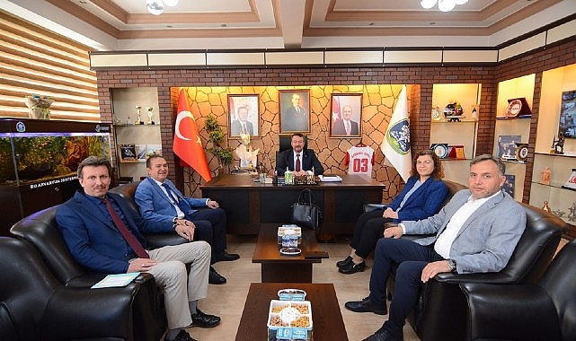 Sandıklı İlçe Milli Eğitim Müdürü Hüseyin Eroğlu ve beraberindeki heyet, Belediye Başkanımız Adnan Öztaş'a hayırlı olsun ziyaretinde bulundu