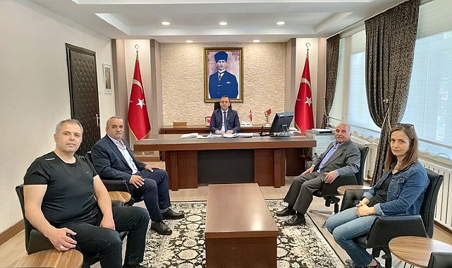 Seydişehir Gazeteciler Cemiyeti Yönetimi Kaymakam Cevdet Bakkal'ı ziyaret etti.