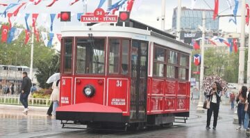 Taksim ve İstiklal Caddesi'nin simgelerinden nostaljik tramvayın yerine elektrik enerjisi ile çalışan bataryalı tramvay geliyor