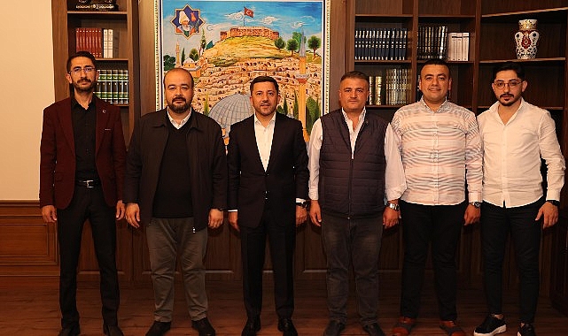 Yeniden Refah Partisi Nevşehir İl Başkanı Abdulgani Altınışık, Nevşehir Belediye Başkanı Rasim Arı'ya &apos;hayırlı olsun' ziyaretinde bulundu