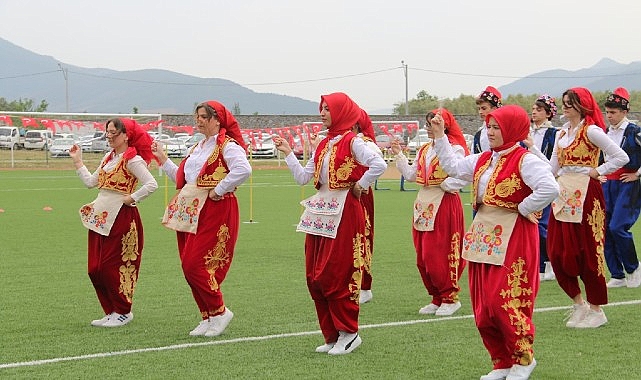 19 Mayıs Atatürk'ü Anma Gençlik ve Spor Bayramı sebebiyle İznik İlçe Stadyumunda kutlama töreni gerçekleştirildi