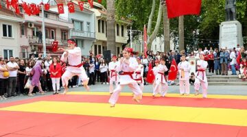19 Mayıs Atatürk'ü Anma, Gençlik ve Spor Bayramı'nın 105. Yıl dönümü, 19 Mayıs 2024 Pazar günü Malkara'da düzenlenen tören ve etkinlikler ile coşkuyla kutlandı