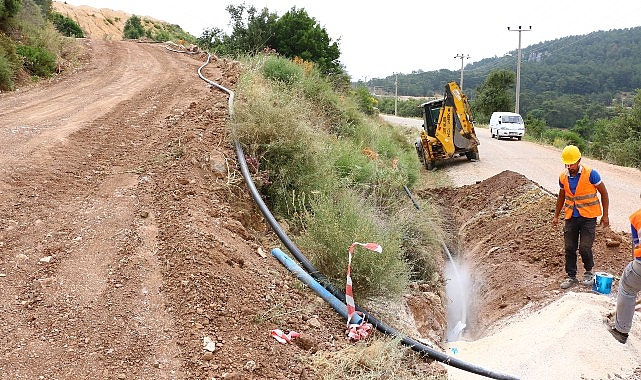 ASAT Kumluca'nın kırsal mahallelerinde içme suyu hatlarını yeniliyor