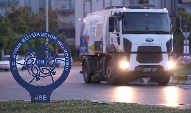 Aydın Büyükşehir Belediyesi'ne bağlı temizlik ekipleri, Aydın kent genelinde çalışmalarını sürdürüyor
