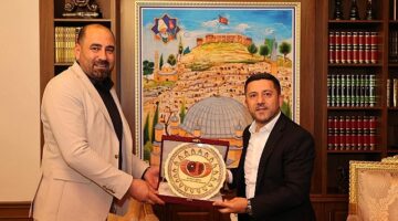 aymaklı Belediye Başkanı Harun Çekiç, Nevşehir Belediye Başkanı Rasim Arı'yı ziyaret ederek yeni görevinden dolayı tebrik etti