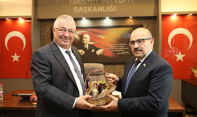 Balıkesir Valisi İsmail Ustaoğlu, Edremit Belediye Başkanı Mehmet Ertaş'ı ziyaret etti