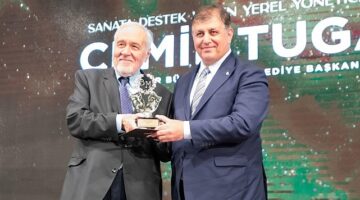 Başkan Tugay'a “Sanata Destek" Ödülü