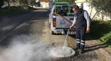 Burhaniye Belediyesi Sağlık İşleri Müdürlüğü İlaçlama Birimi Ekipleri, havaların ısınmasıyla sivrisinek ve karasinek larva mücadelesini hızlandırdı