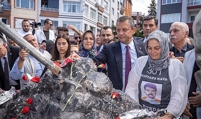 CHP Genel Başkanı Özgür Özel ve İzmir Büyükşehir Belediye Başkanı Dr. Cemil Tugay Soma'da maden şehitlerinin aileleriyle buluştu