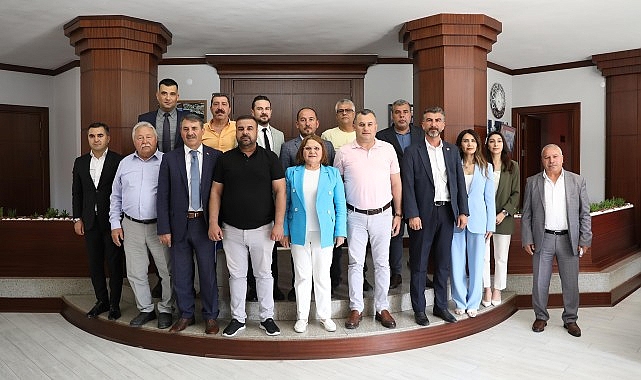 Didim'de Cumhur İttifakı Belediye Meclis Üyeleri Didim Belediye Başkanı Hatice Gençay'ı makamında ziyaret etti