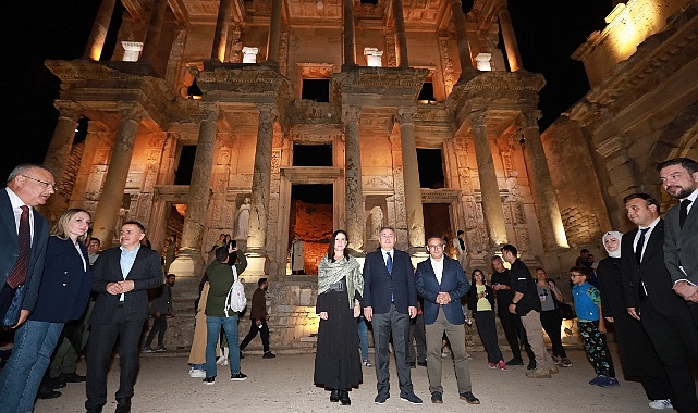 Efes Antik Kenti'nde başlayan gece müzeciliği uygulamasının hayata geçmesi sebebiyle “Efes Ören Yeri Gece Müzeciliği Lansmanı" düzenlendi