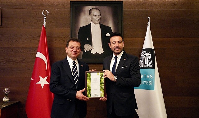 Ekrem İmamoğlu, Beşiktaş Belediye Başkanı Rıza Akpolat'a tebrik ziyaretinde bulundu