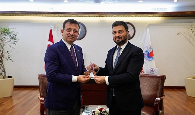 Ekrem İmamoğlu, Kağıthane Belediye Başkanı Mevlüt Öztekin'e tebrik ziyaretinde bulundu