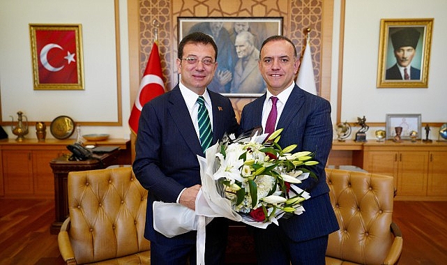 Ekrem İmamoğlu, Sancaktepe Belediye Başkanı Alper Yeğin'i makamında tebrik etti