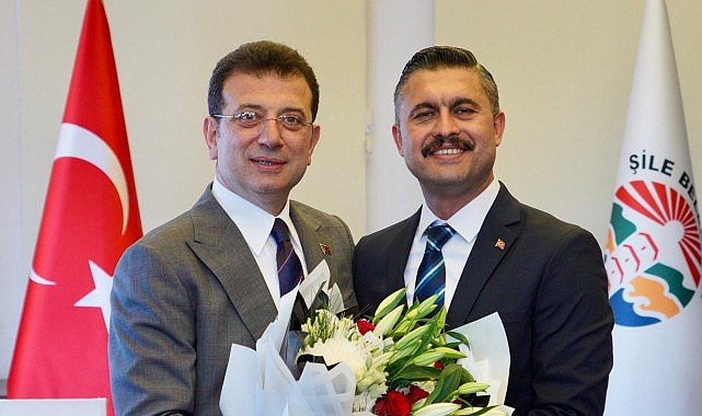 Ekrem İmamoğlu, Şile Belediye Başkanı Özgür Kabadayı'ya tebrik ziyaretinde bulundu