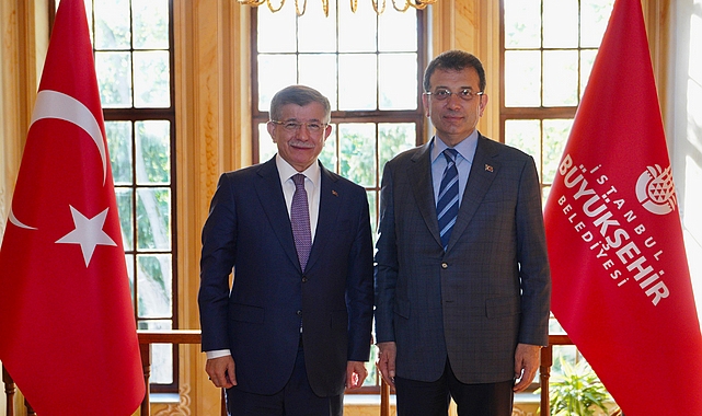 Gelecek Partisi Genel Başkanı Ahmet Davutoğlu, ikinci dönem aynı göreve seçilen İBB Başkanı Ekrem İmamoğlu'na tebrik ziyaretinde bulundu