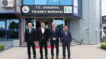 Geyve Belediye Başkanı Selçuk Yıldız Sakarya Ticaret Borsası Başkanı Mustafa Genç'i ziyaret ederek görüşmeler gerçekleştirdi