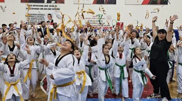 Gölcük Belediyespor bünyesindeki Taekwondo branşında 420 sporcu, kuşak atlama sevinci yaşadı
