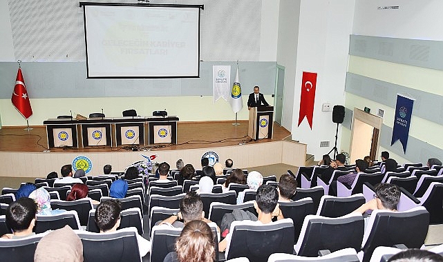 HarranUp Girişimcilik Konferansı: İŞ'te Liderlik ve Geleceğin Kariyer Fırsatları – Motivasyon Semineri Düzenlendi