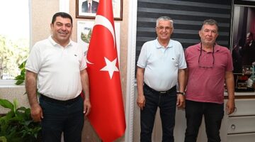 İYİ Parti İlçe Başkanı Hüseyin İnan, Kemer Belediye Başkanı Necati Topaloğlu'na nezaket ziyaretinde bulundu