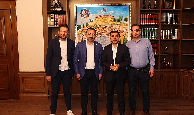 İYİ Parti Kırşehir İl Başkanı Zafer Satılmış'tan Nevşehir Belediye Başkanı seçilen Rasim Arı'yı ziyaret ederek tebrik etti