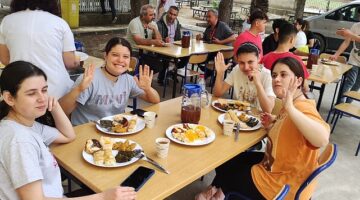 İzmir'de &apos;Okulumda Sağlıklı Besleniyorum' Programı Devam Ediyor