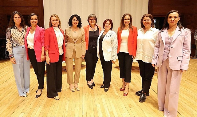 İzmir'in 8 kadın belediye başkanı Medyascope Haber Müdürü Göksel Göksu'nun sorularını yanıtladı